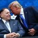 El millonario Sheldon Adelson junto a Trump en una reunión del consejo judío estadounidense en Washington. Foto: Forbes