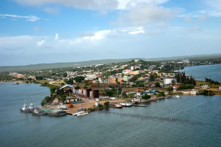 Vista aérea de la ciudad de Antilla. Foto: Juan Pablo Carreras, vía ACN.