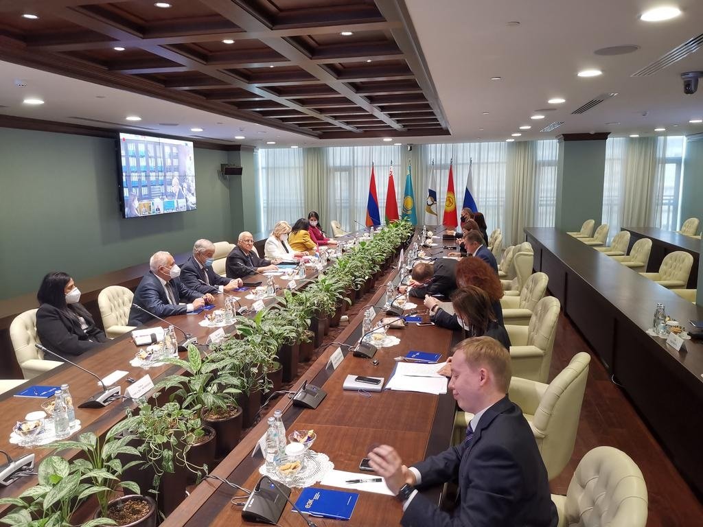 Diálogo entre Cuba y la Unión Económica Euroasiática, durante la visita a Moscú del viceprimer ministro cubano Ricardo Cabrisas, en septiembre de 2020. Foto: @AnaTeresitaGF / Twitter.