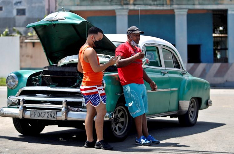 Aunque no hubo muertes, y la cifra de fallecidos en Cuba por el nuevo coronavirus se mantiene en 108, para Durán se trata de la letalidad más alta de los últimos cuatro meses. Foto: Yander Zamora/EFE/Archivo.