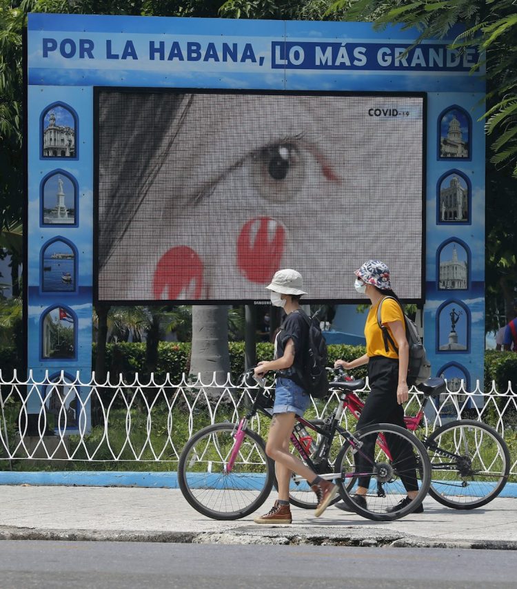 La Habana sigue sumando la mayor cantidad de contagios, hoy con 30 casos, seguida de Ciego de Ávila, con 12, y Matanzas con tres. Foto: Ernesto Mastrascusa/EFE.