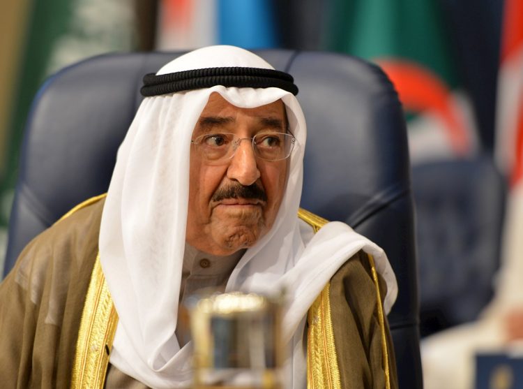 El emir de Kuwait, el jeque Sabah Al-Ahmad Al-Jaber Al-Sabah, durante la sesión inaugural de la cumbre árabe, en la ciudad de Kuwait, Kuwait, el 25 de marzo de 2014. El emir ha muerto a los 91 años. Foto: RAED QUTENA/ EFE / EPA .