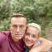 Fotografía publicada por el líder opositor ruso Alexei Navalny en su cuenta de Instagram, el viernes 25 de septiembre de 2020. Aparece junto con su esposa Yulia, en un sitio no revelado en Alemania. Foto: cuenta de Navalny en Instagram, vía AP.