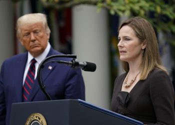 La jueza Amy Coney Barretty y el presidente Trump en la Casa Blanca. Foto: AP.
