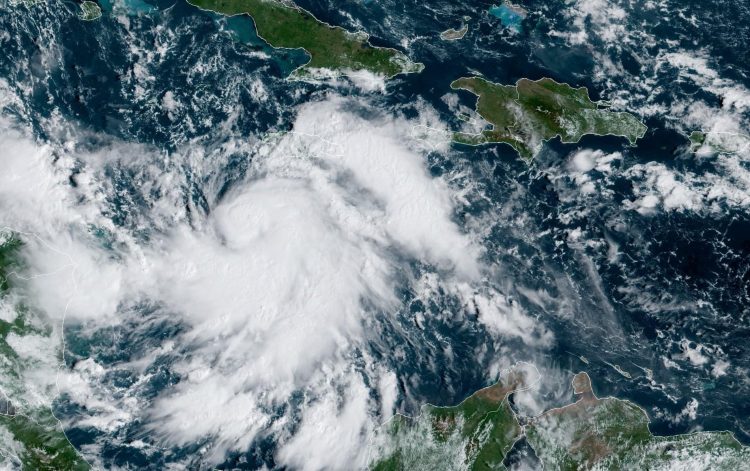 Imagen satelital de la tormenta tropical Delta. Foto: nhc.noaa.gov