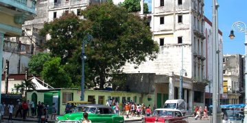 Calle Galiano, en La Habana, durante la desescalada post COVID-19. Foto: Otmaro Rodríguez.
