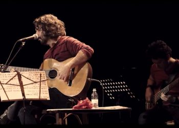 El trovador Santiago Feliú y el maestro Frank Fernández protagonizan "El mambí". Foto; Huella Cubana.