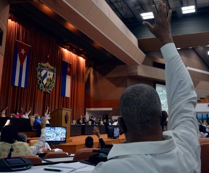 La Asamblea Nacional de Cuba aprobó cuatro nuevas leyes en su sesión ordinaria del 28 de octubre de 2020. Foto: @anamarianpp / Twitter.
