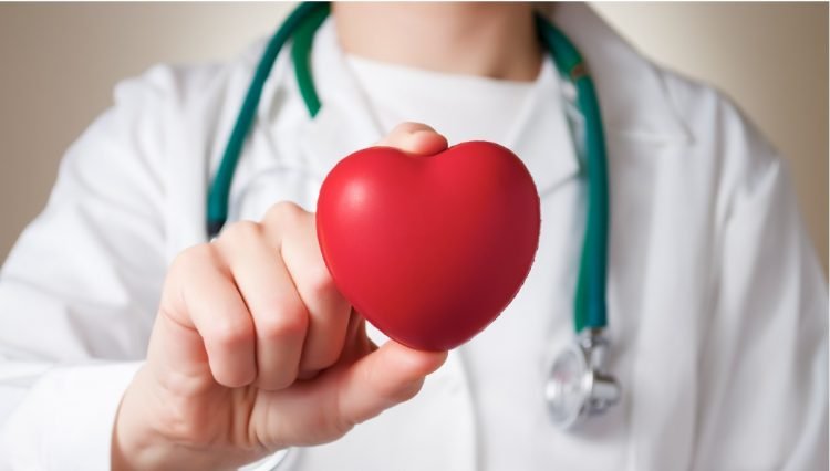 El doctor Tom Maddox, miembro de la junta del Colegio Estadounidense de Cardiología, dijo que no está claro si el virus puede hacer que un corazón normal se vuelva disfuncional. Foto: mesimedical.com