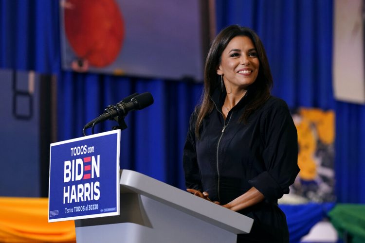 La actriz Eva Longoria habla durante un evento del Mes de la Herencia Hispana con el candidato presidencial demócrata y ex vicepresidente Joe Biden, el 15 de septiembre de 2020 en Kissimmee, Florida. Foto: Patrick Semansky/AP.