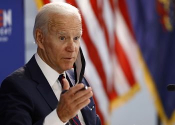 Joe Biden se impone en encuestas. Foto: Philadelphia Inquirer.