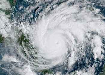 Iota se convirtió en un huracán de gran intensidad esta madrugada. Foto: National Hurricane Center/Facebook.