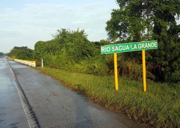 Tramo de la Autopista Nacional de Cuba en las cercanías del río Sagua La Grande. Foto: radiocubana.cu