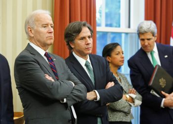 Joe Biden (izquierda) y Tony Blinken (derecha), en Washington. Foto: REUTERS/Archivo, vía: thesun.co.uk
