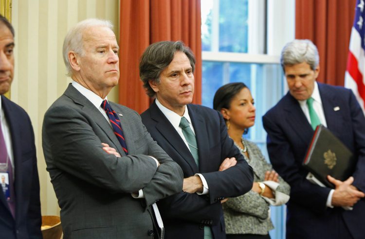 Joe Biden (izquierda) y Tony Blinken (derecha), en Washington. Foto: REUTERS/Archivo, vía: thesun.co.uk