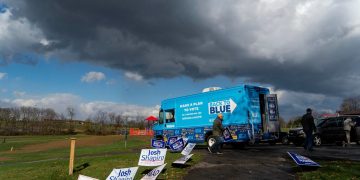 Camión de la campaña del candidato Joe Biden, al norte de Pittsburgh, Pensilvania, el domingo. Foto: Ruth Fremson/The New York Times.