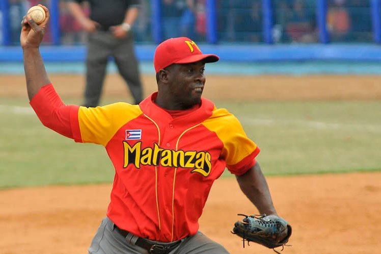 El lanzador cubano Noelvis Entenza, de los Cocodrilos de Matanzas, autor de un no hit no run ante Granma el 4 de noviembre de 2020. Foto: Prensa Latina.