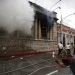 Manifestantes prendieron fuego a parte del edificio del Congreso guatemalteco el sábado 21 de noviembre. Foto: Moisés Castillo/AP.
