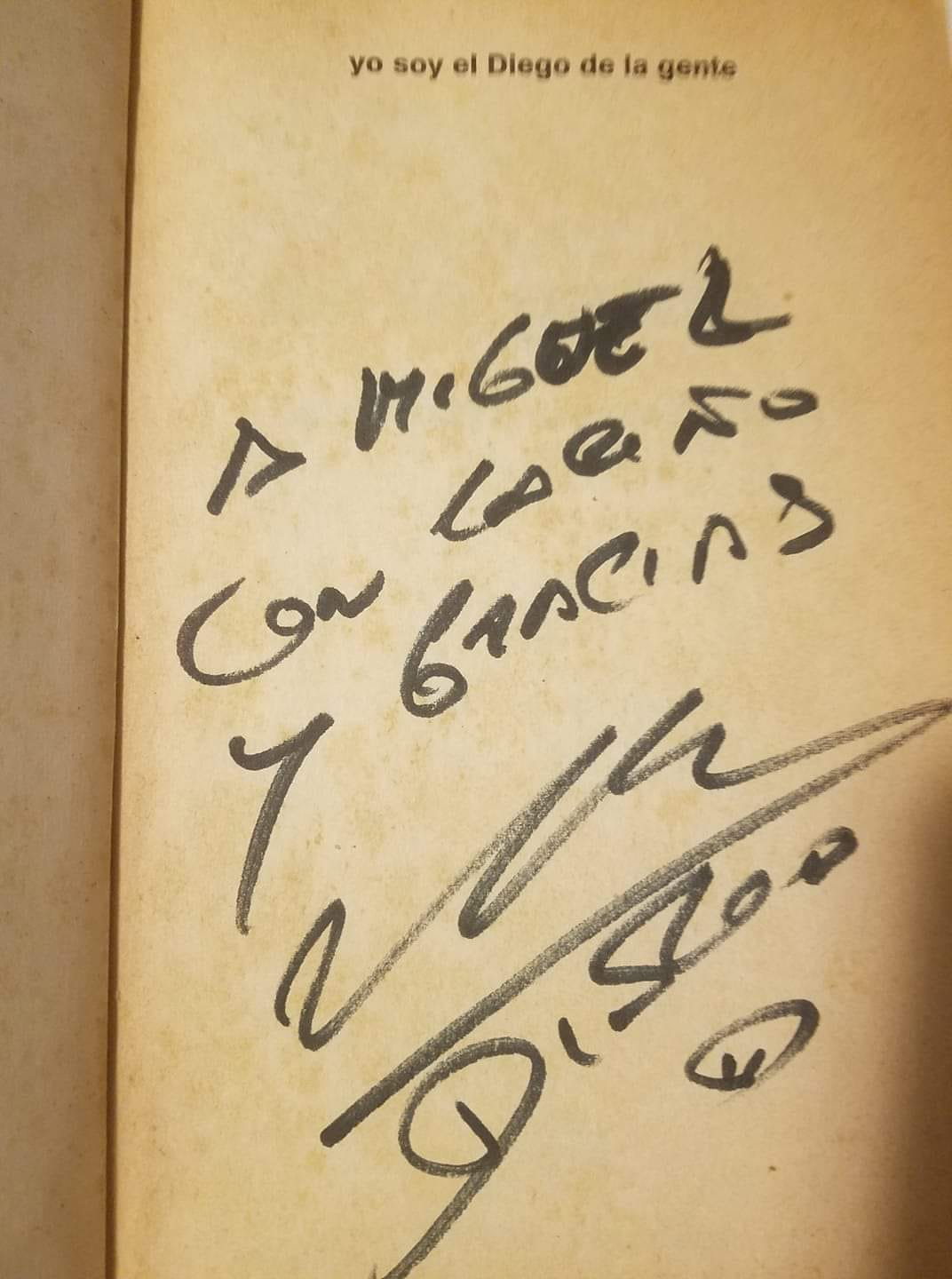 The book, autographed by Maradona for Miguel Hernández.