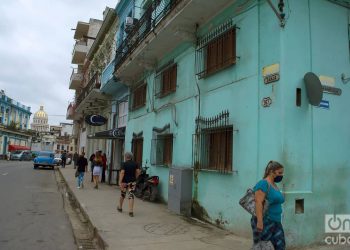 Calle Zanja, en La Habana. Diciembre de 2020. Foto: Otmaro Rodríguez.