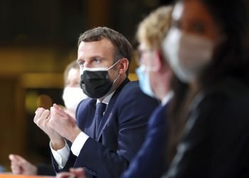 El presidente de Francia, Emmanuel Macron, ofrece un discurso durante la Convención Ciudadana sobre el Clima, en París, el lunes 14 de diciembre de 2020. foto: Thibault Camus/ Pool/AP.