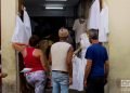 Punto de venta particular de ropas y tejidos en La Habana. Foto: Otmaro Rodríguez.