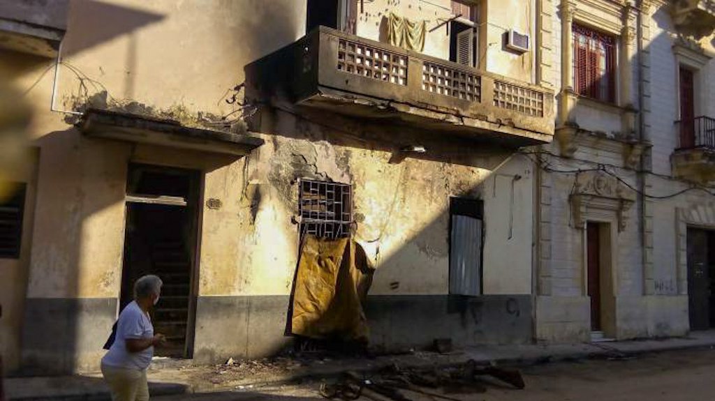 Imagen del sitio donde ocurrió un incendio que provocó la muerte de dos personas en La Habana. Foto: tribuna.cu