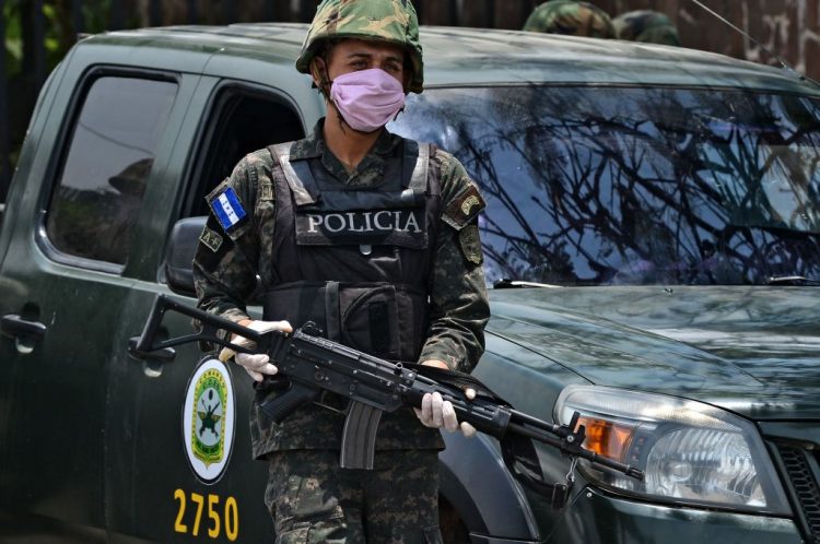 Oficial de la Policía de Honduras. Foto: The Epoch Times.