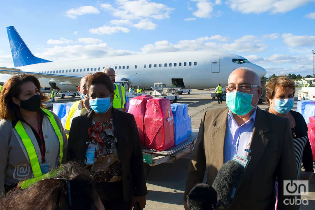 Dr. Manuel Romero (r), director of the Pedro Kourí Institute of Tropical Medicine (IPK), talks to the press after the arrival at José Martí International Airport, in Havana, of a donation of sanitary materials sent by Cubans residing in the United States, December 10, 2020. Photo: Otmaro Rodríguez.