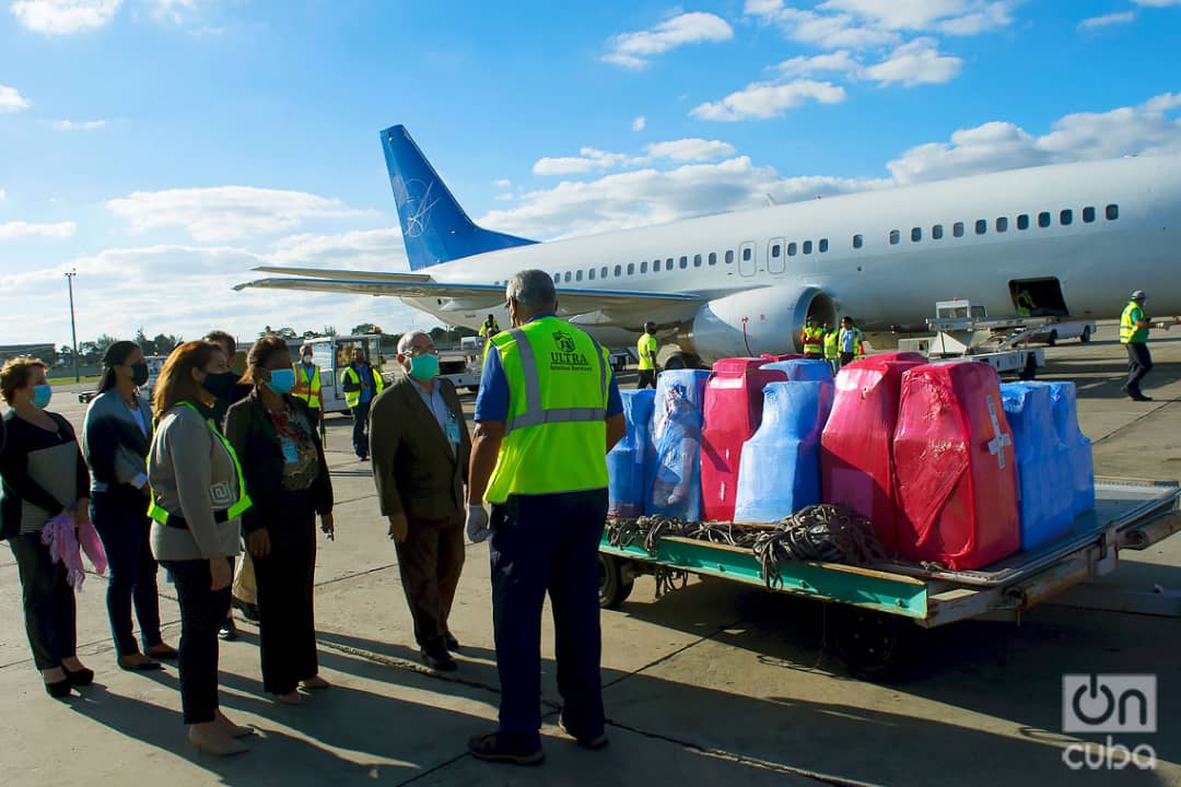 Arrival at the José Martí International Airport, in Havana, of a donation of sanitary materials sent by Cubans residing in the United States, on December 10, 2020. Photo: Otmaro Rodríguez.