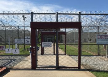 Entrada del Centro de Detención Stewart, en Estados Unidos. Foto: CVT.