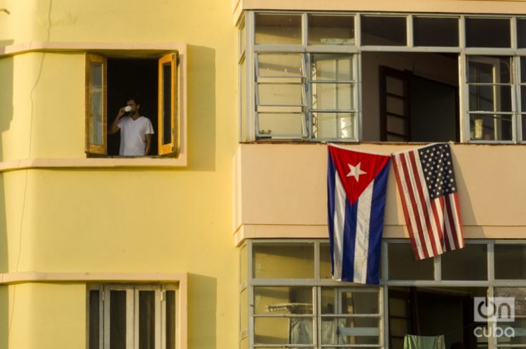 Edificio colindante con la embajada de EEUU en La Habana, foto tomada el día de la ceremonia de inauguración el 14 de agosto de 2015. Foto: Alain Gutiérrez