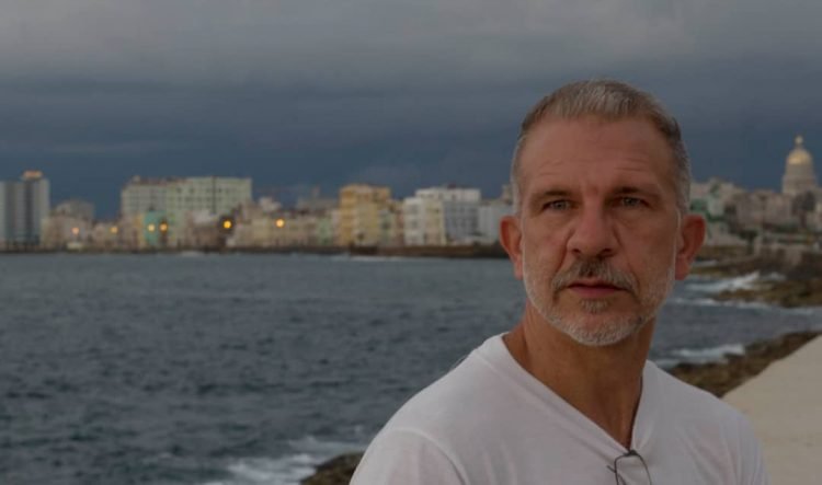 El realizador, curador y crítico Andrés D. Abreu. Foto: Ricardo Rodríguez Gómez.