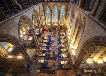 La catedral de Salisbury, Inglaterra, donde se ofrecerán vacunas contra el coronavirus. Foto: Steve Parsons/AP.