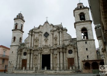 La Catedral de La Habana, en la Calle Empedrado. Foto: Otmaro Rodríguez.