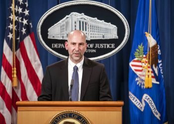 Steven D'Antuono, director de la oficina de Washington del FBI, habla durante una conferencia de prensa, el martes 12 de enero de 2021, en Washington. Foto: Sarah Silbiger/AP.