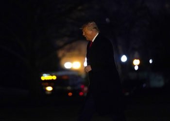 El presidente Donald Trump llega a la Casa Blanca, el martes 12 de enero de 2021, en Washington. Foto: AP/Gerald Herbert.