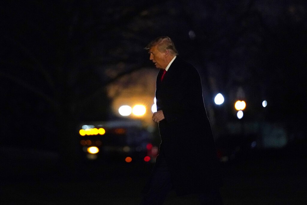 El presidente Donald Trump llega a la Casa Blanca, el martes 12 de enero de 2021, en Washington. Foto: AP/Gerald Herbert.