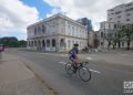Museo Nacional de la Música (detrás) en el comienzo de la calle Monserrate, en La Habana, en el tramo de la Avenida de las Misiones. Foto: Otmaro Rodríguez.