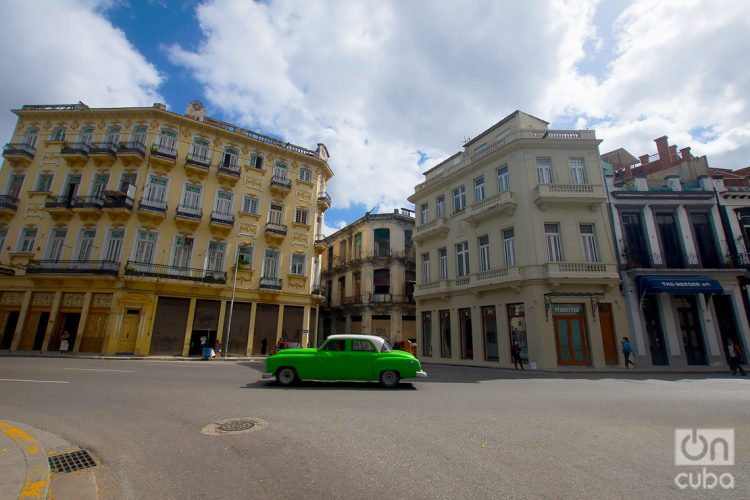 La Avenida de Bélgica, en el tramo conocido como calle Monserrate, en La Habana. Foto: Otmaro Rodríguez.