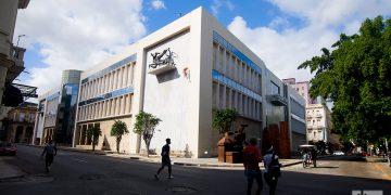 Edificio de arte cubano del Museo Nacional de Bellas Artes, en el entorno de la calle Monserrate, en La Habana. Foto: Otmaro Rodríguez.