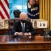 El presidente de Estados Unidos, Joe Biden, en el Despacho Oval de la Casa Blanca, en Washington (EE.UU.), el lunes 25 de enero de 2021. Foto: Doug Mills / EFE.