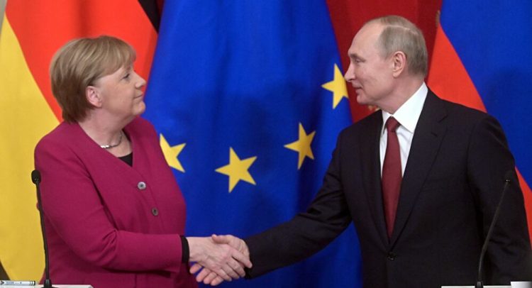 Merkel y Putin se saludan. Foto: mundo.sputniknews.com/