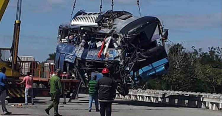 El accidente del pasado 30 de enero en la Autopista Nacional ya ha dejado un saldo de 12 fallecidos. Foto: La Demajagua.