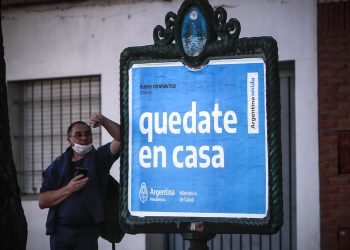 Anuncio del Mnisterio de Salud argentino. Foto: The Guardian.