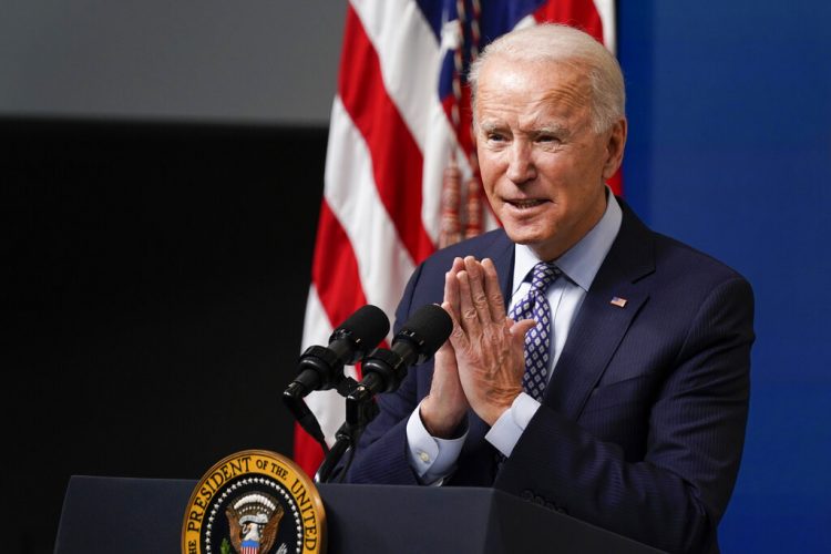 El presidente Joe Biden habla durante un evento en la Casa Blanca, en Washington, el jueves 25 de febrero de 2021. (AP Foto/Evan Vucci)