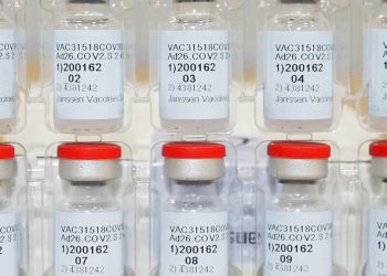 La vacuna de una sola dosis de J&J protege contra la COVID, de acuerdo con un análisis de los reguladores estadounidenses, lo que allana el camino para su aprobación. Foto: Johnson & Johnson/AP.