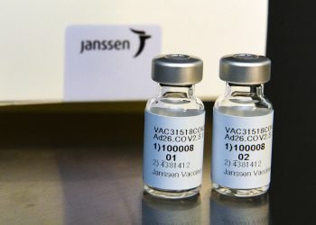 Esta fotografía de septiembre de 2020 distribuida por Johnson & Johnson muestra la vacuna contra el COVID-19 desarrollada por su filial Janssen. Foto: Cheryl Gerber/Johnson & Johnson/AP.