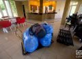 Equipajes en el Hotel Comodoro, una de las instalaciones que ofrece paquetes turísticos para el aislamiento de viajeros internacionales en la capital cubana. Foto: Otmaro Rodríguez.