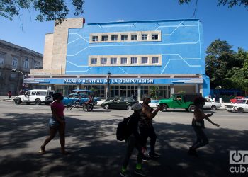 Palacio Central de Computación, en el entorno del Parque de la Fraternidad, en La Habana. Foto: Otmaro Rodríguez.